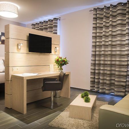 Отель Ibis Styles Charleroi Airport Aero 44 Экстерьер фото