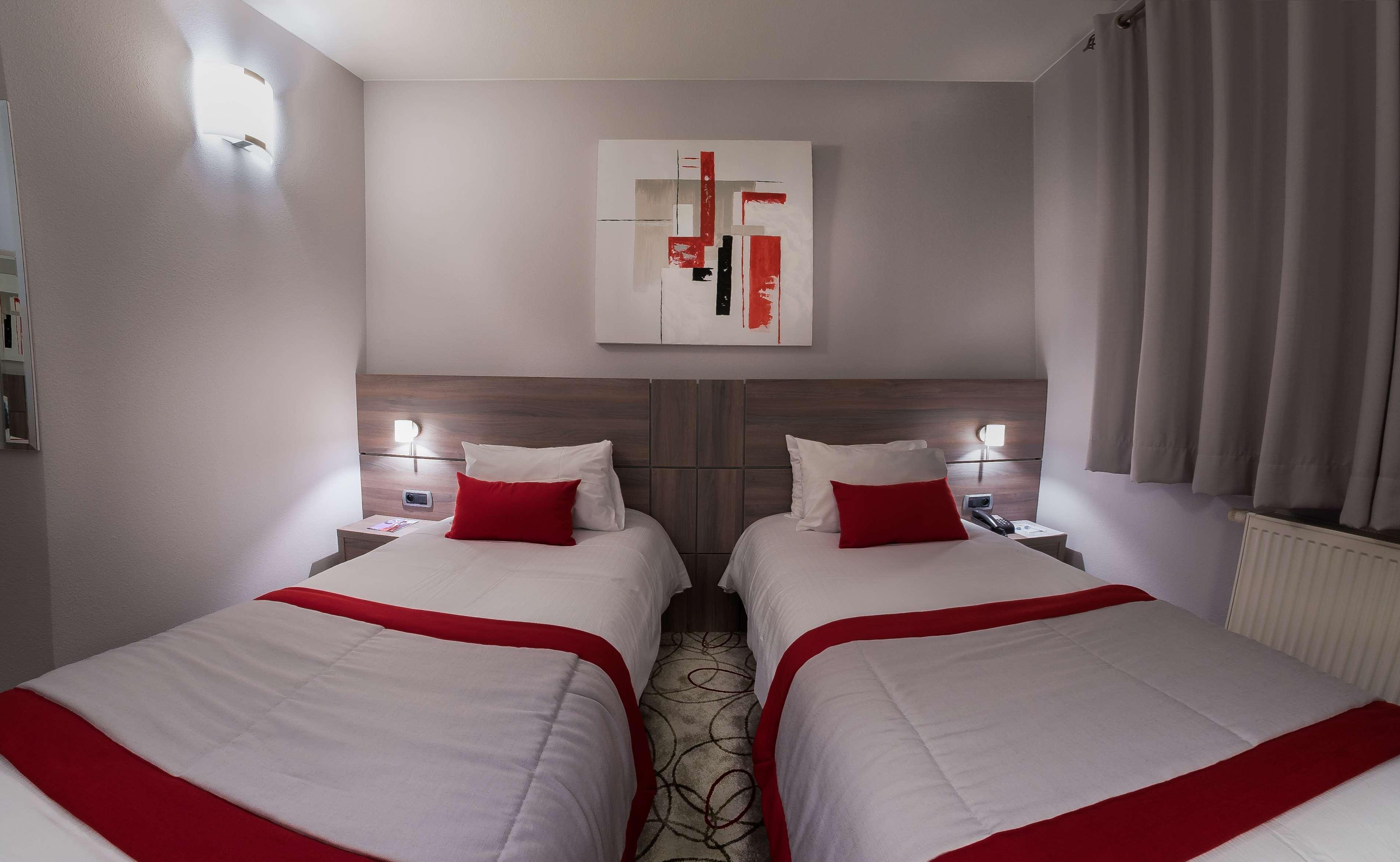 Отель Ibis Styles Charleroi Airport Aero 44 Экстерьер фото