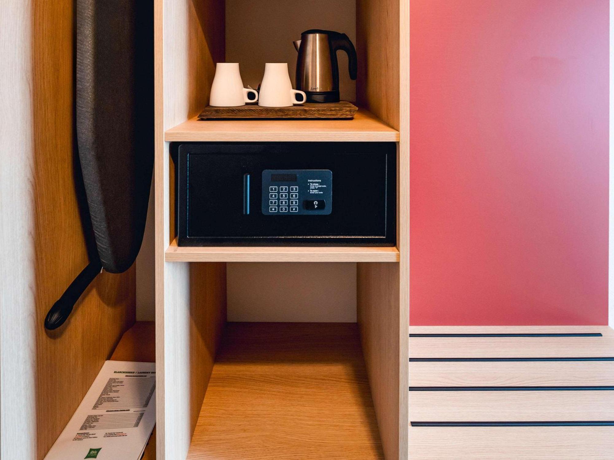 Отель Ibis Styles Charleroi Airport Aero 44 Экстерьер фото