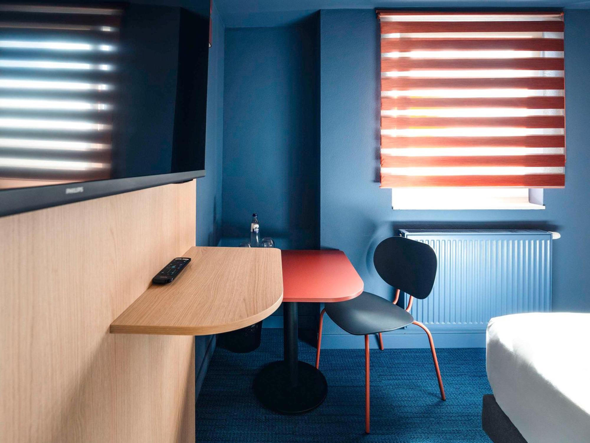 Отель Ibis Styles Charleroi Airport Aero 44 Экстерьер фото