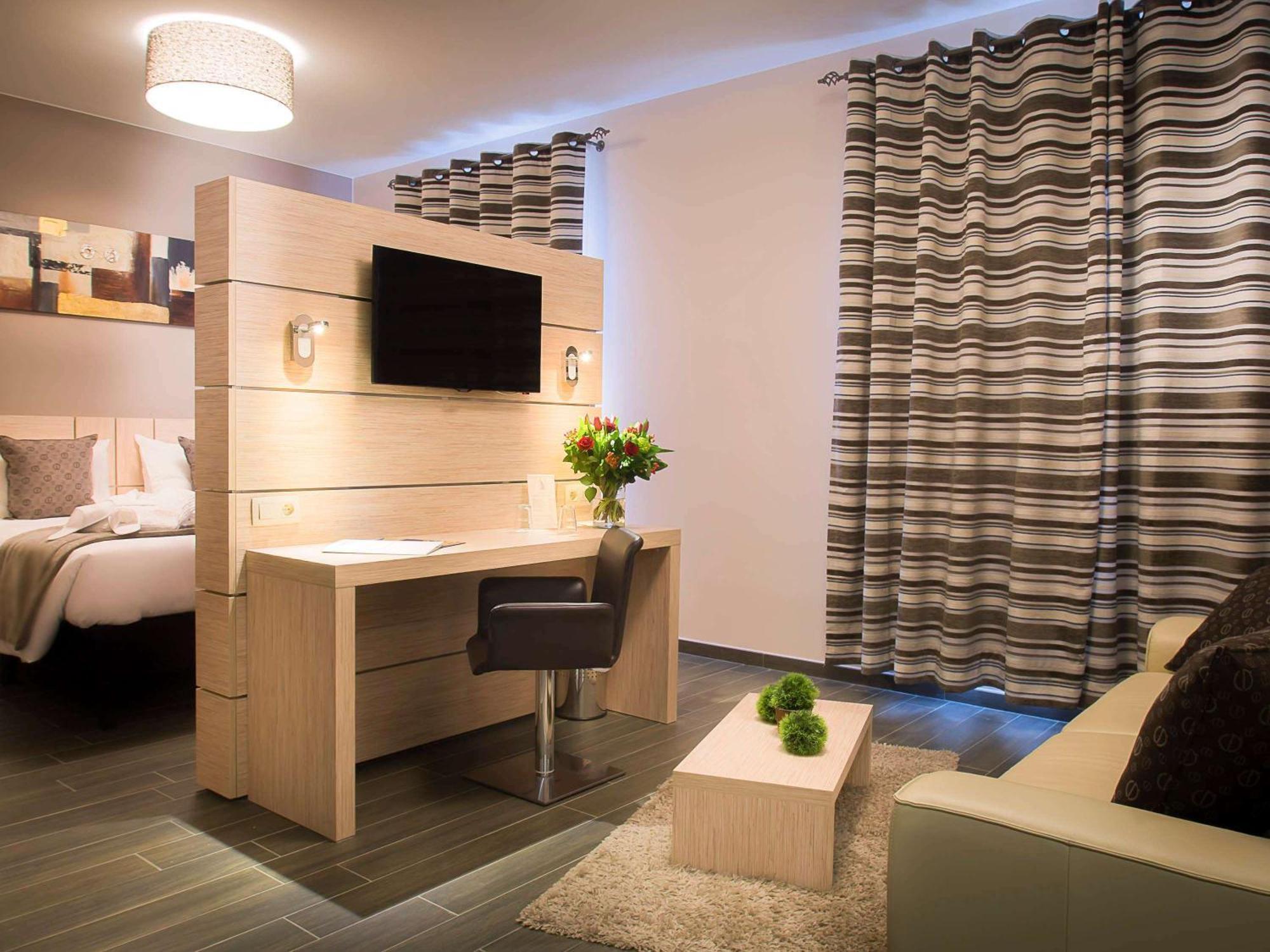 Отель Ibis Styles Charleroi Airport Aero 44 Экстерьер фото