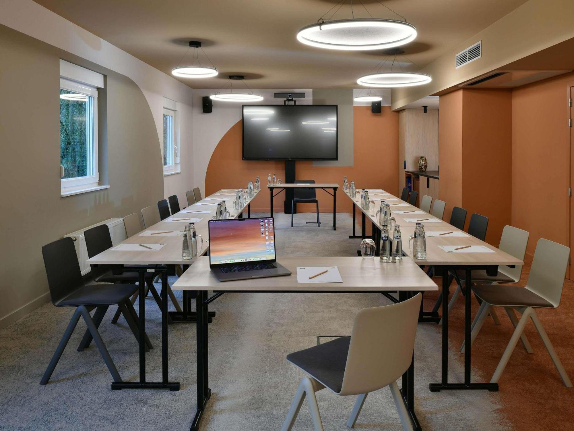 Отель Ibis Styles Charleroi Airport Aero 44 Экстерьер фото