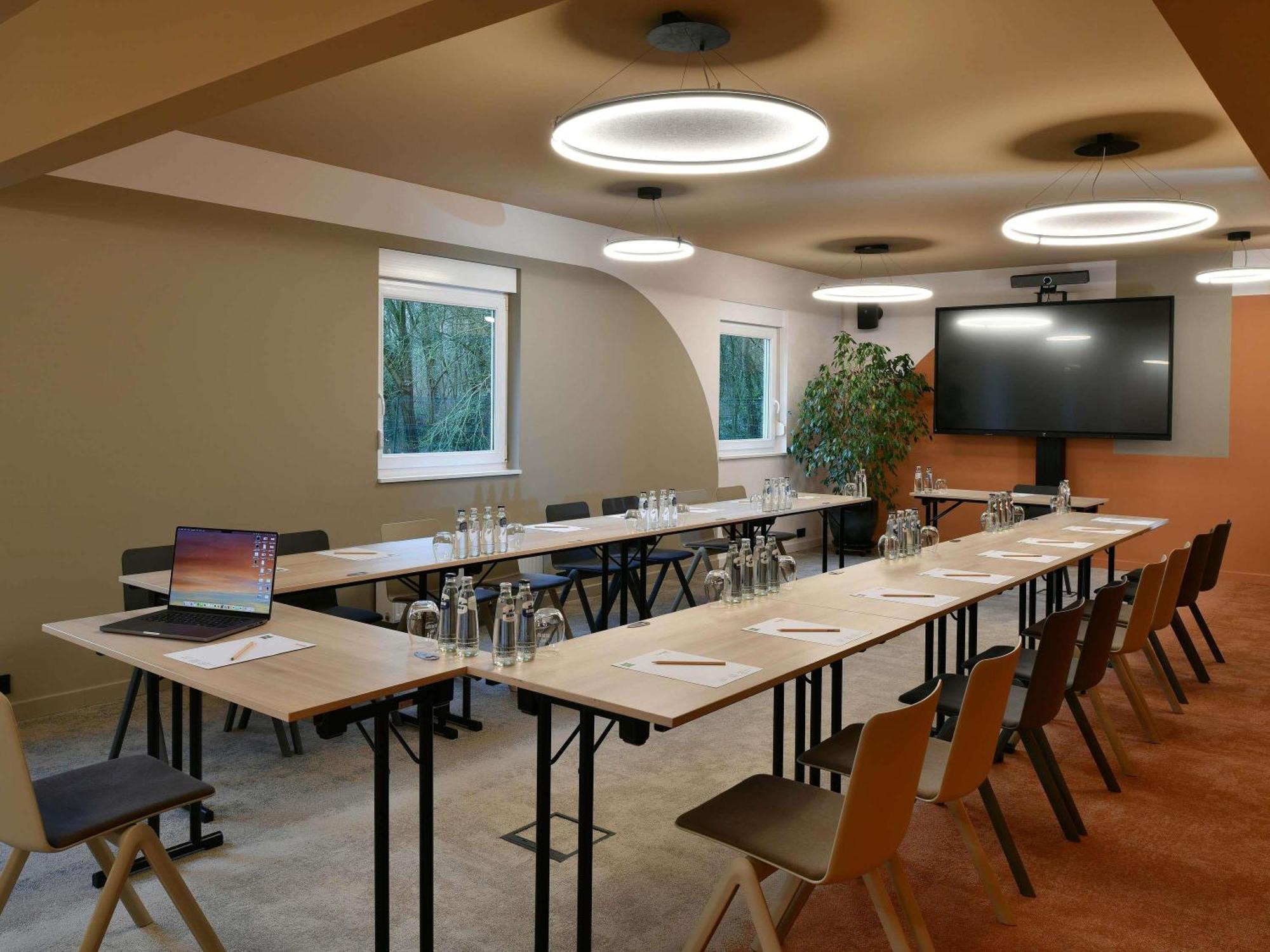 Отель Ibis Styles Charleroi Airport Aero 44 Экстерьер фото