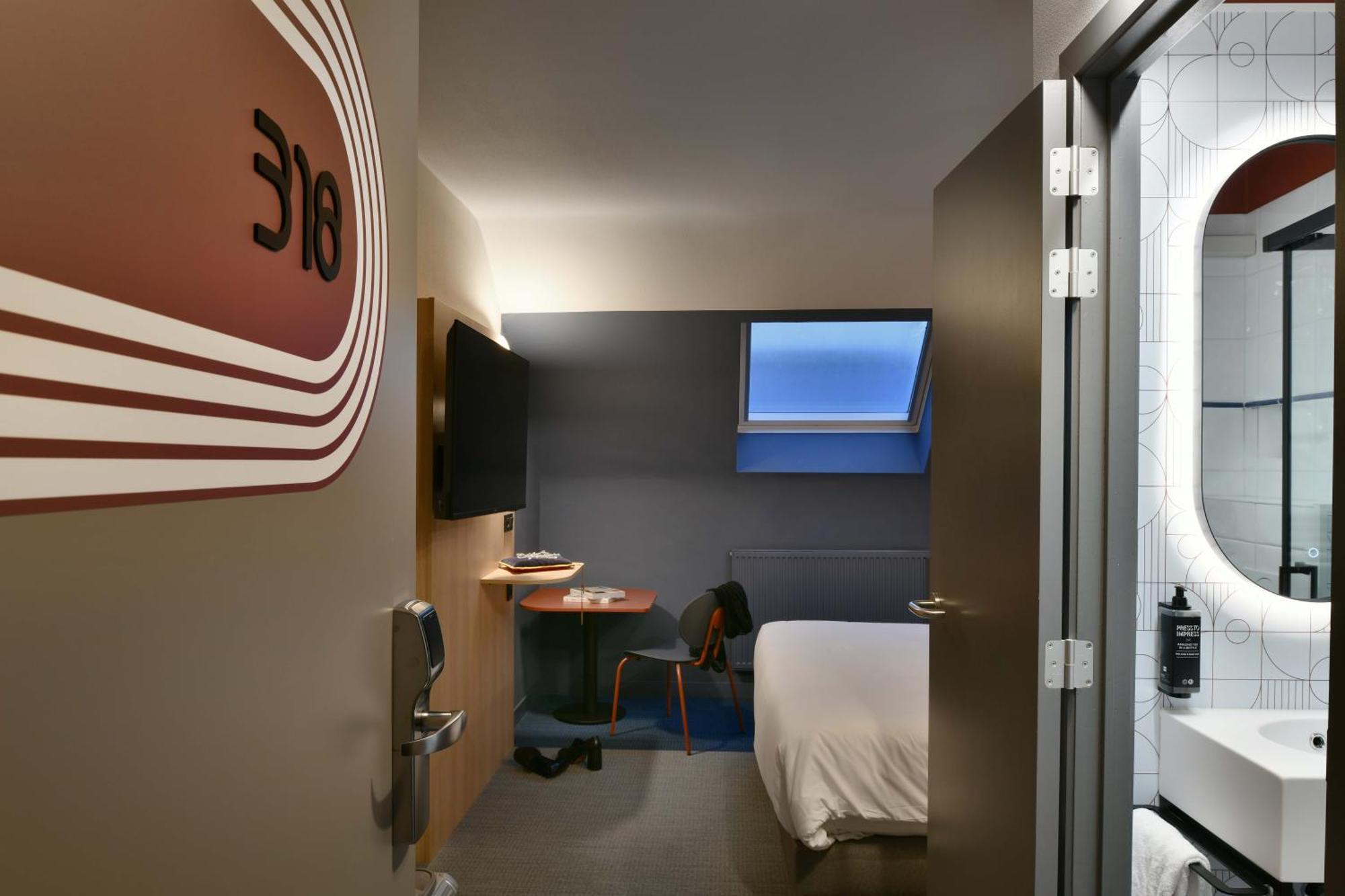 Отель Ibis Styles Charleroi Airport Aero 44 Экстерьер фото