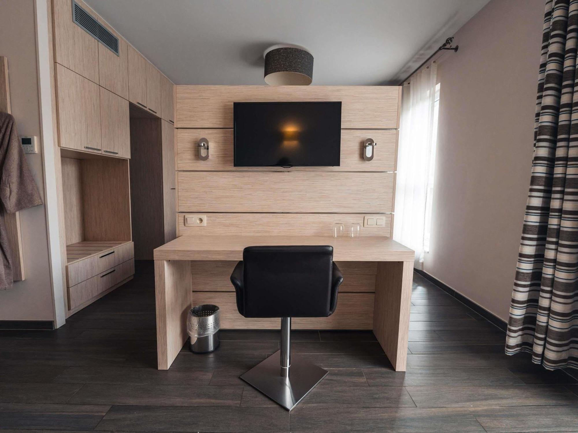 Отель Ibis Styles Charleroi Airport Aero 44 Экстерьер фото