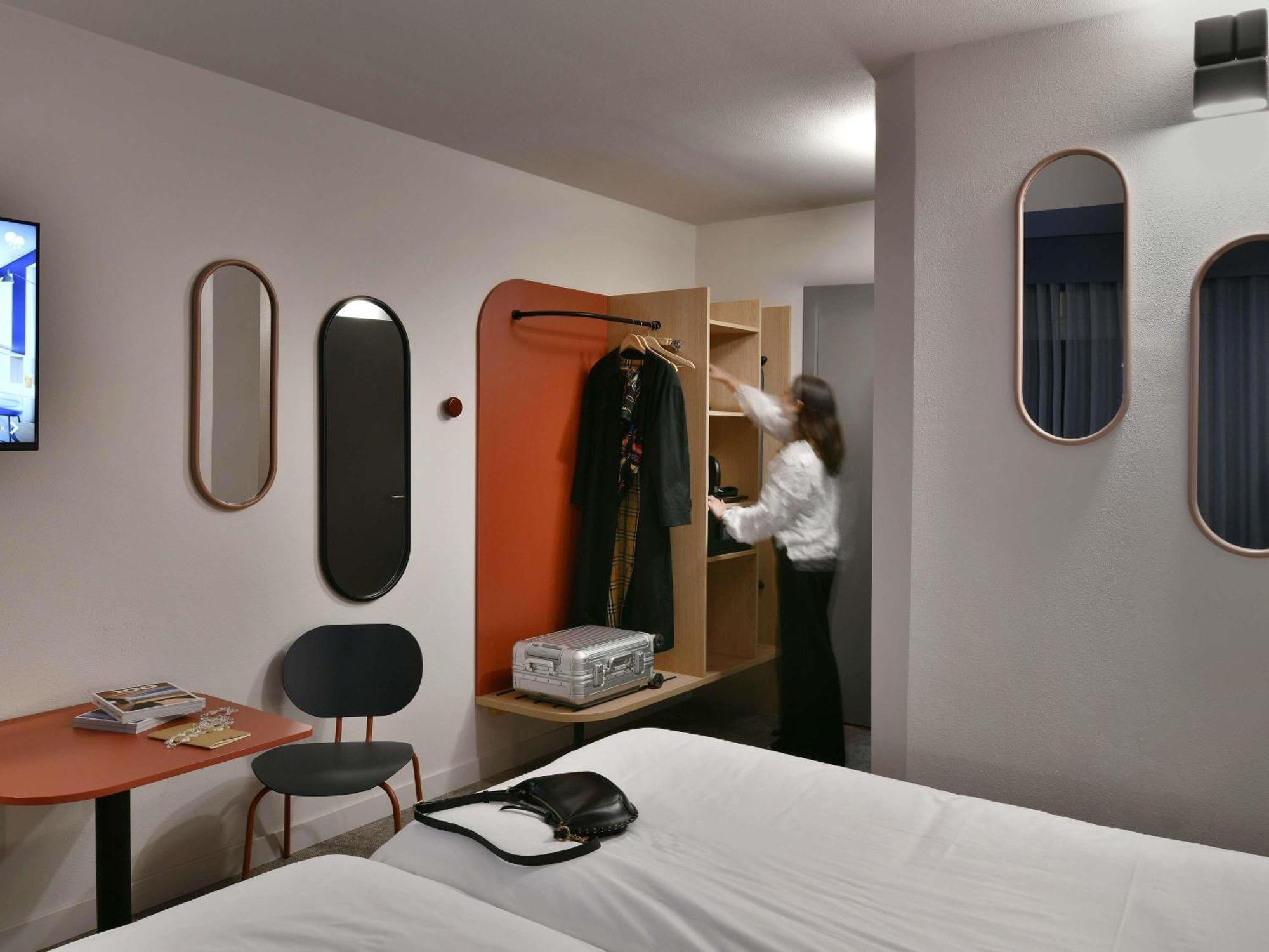 Отель Ibis Styles Charleroi Airport Aero 44 Экстерьер фото