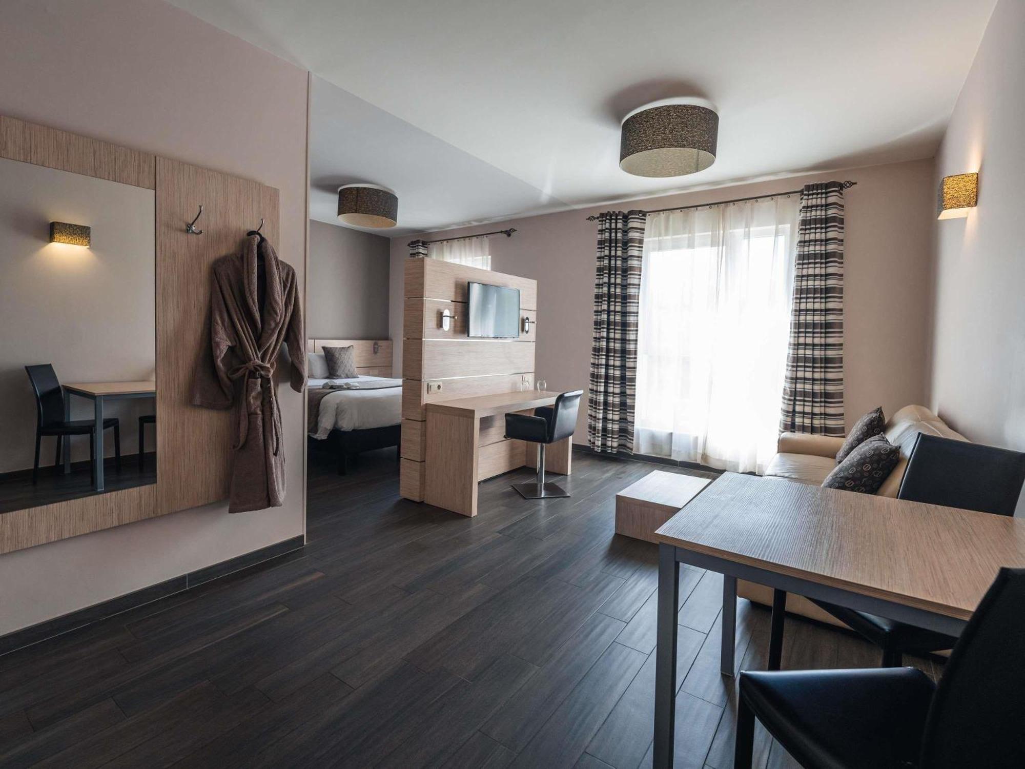 Отель Ibis Styles Charleroi Airport Aero 44 Экстерьер фото